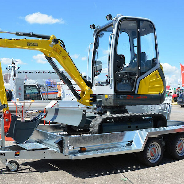 Baumaschinentransporter